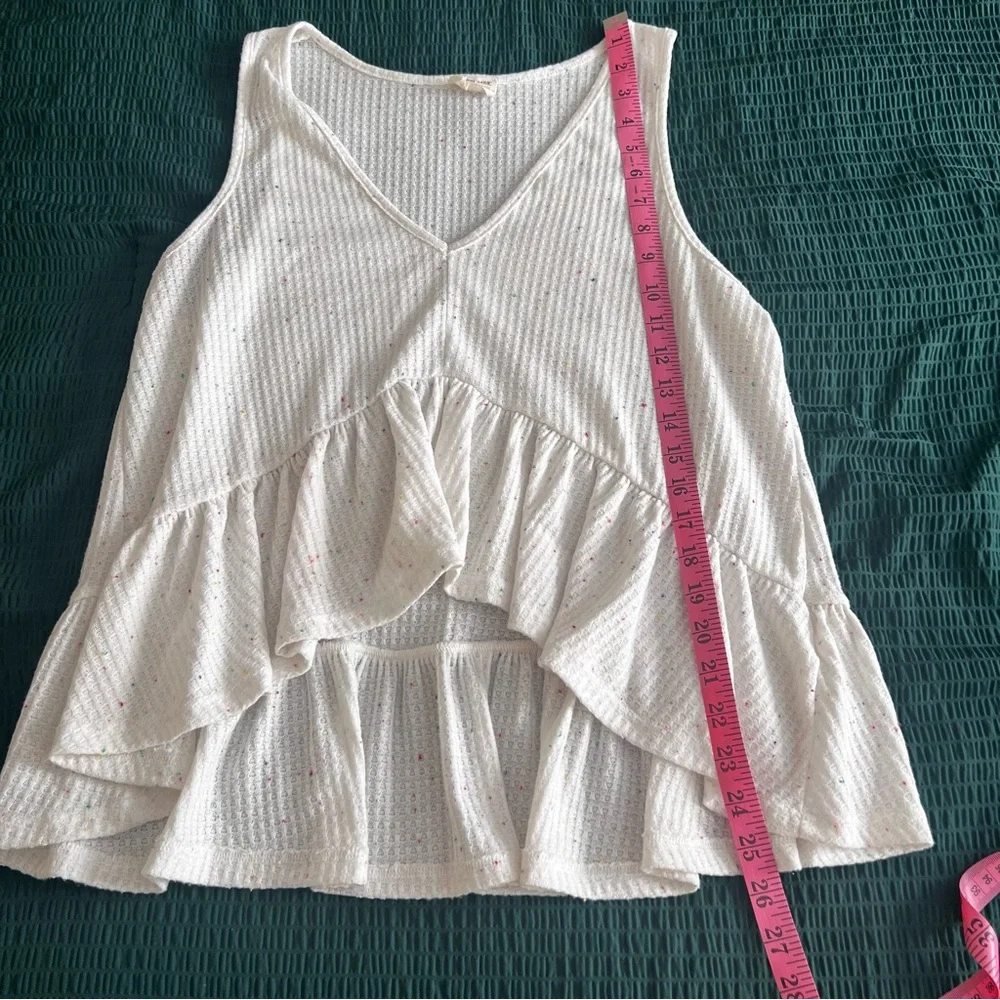 White Confetti Ruffle/Peplum High-low Tank - Picture 4 of 6